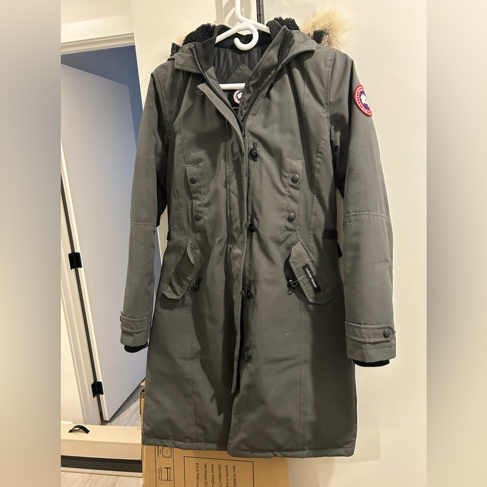 Women’s Canada Goose Winter Jacket - Picture 8 of 8